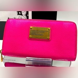 EUC. Marc Jacobs Hot Pink Long Leather Zippy Wallet